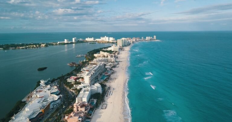 Cancun or Playa del Carmen for First-Timers: What Canadians Need to Know Before They Go